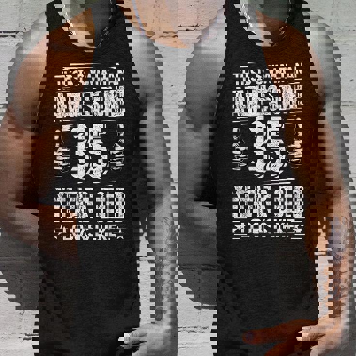 35歳の誕生日プレゼントは私に35年かかりました 良い 面白い 35歳 タンクトップ 彼への贈り物