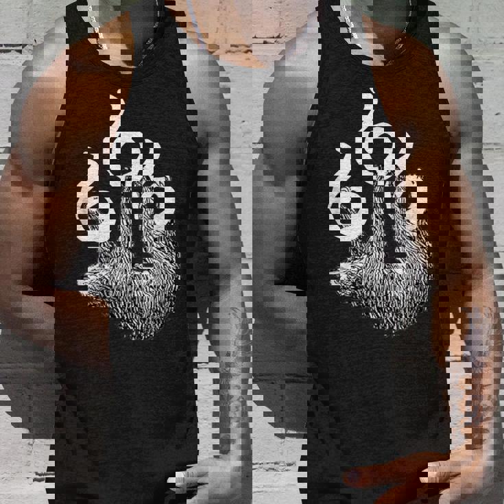 666 野獣のマークにぶら下がっているナマケモノ 面白いサタンシャツ タンクトップ 彼への贈り物