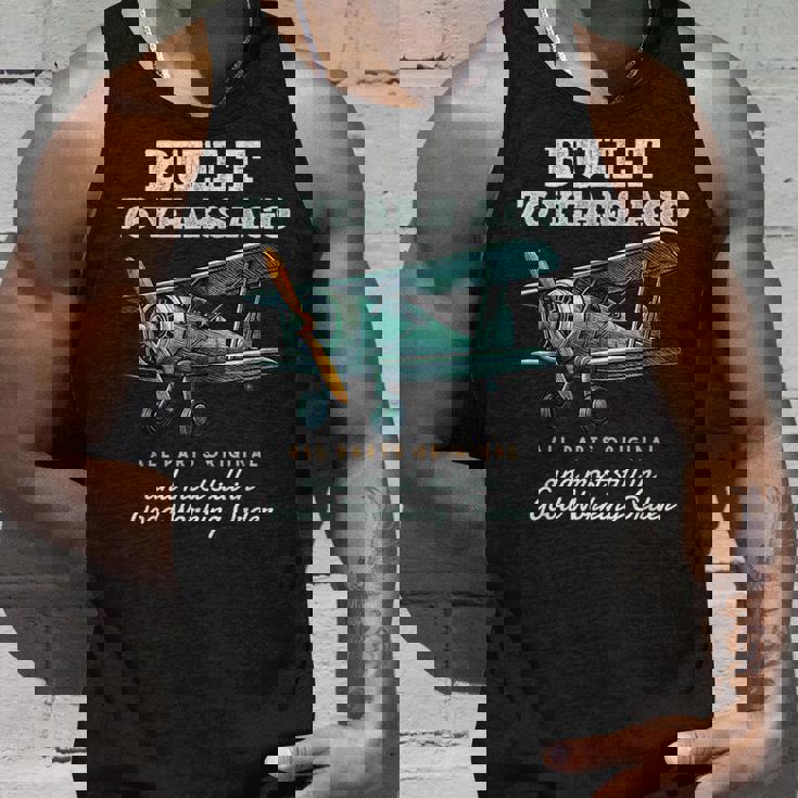 76年前に建てられた古いヴィンテージ飛行機76歳の誕生日男性。 タンクトップ 彼への贈り物