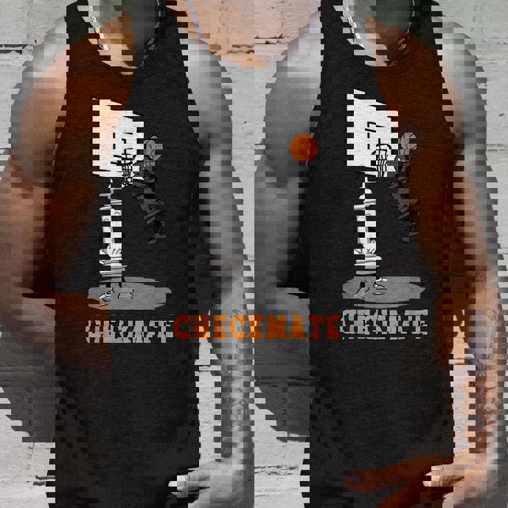 Checkmate Pawn Defeat King In Basketball チェスtシャツ タンクトップ 彼への贈り物