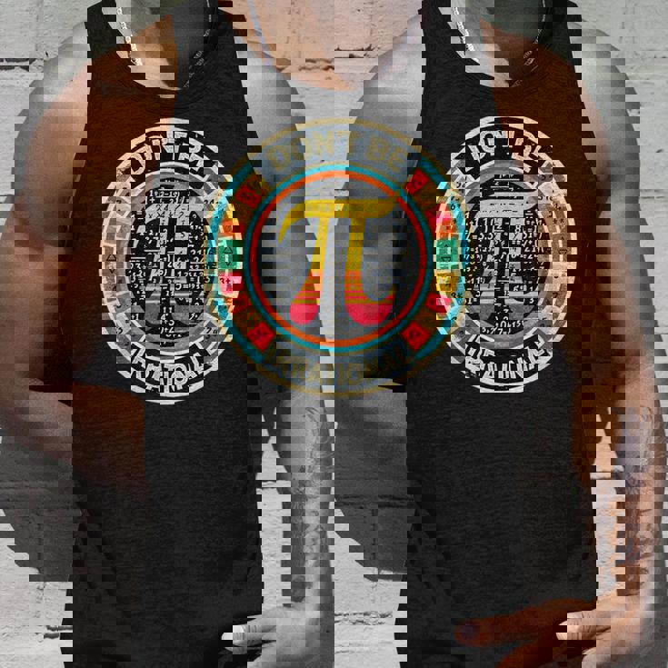 Don't Be Irrational レトロ ヴィンテージ シンボル Pi Day 算数教師 タンクトップ 彼への贈り物