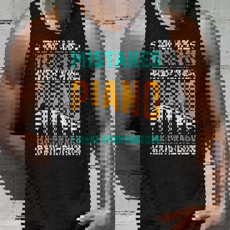 I Don't Make Mistakes When Playing A Piano タンクトップ 彼への贈り物