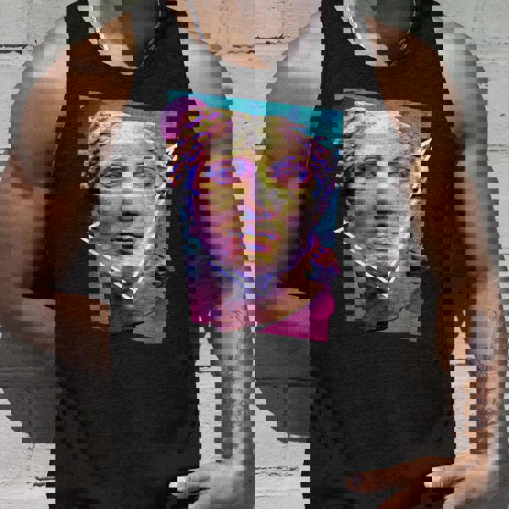 Glitchedenustatueaporwave タンクトップ 彼への贈り物