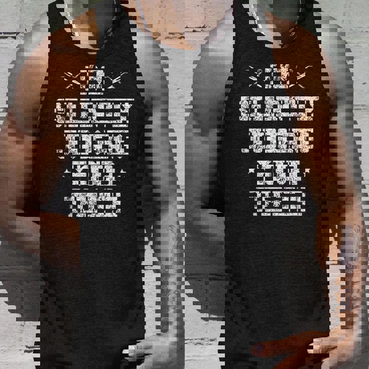 I'milently Judging Your Th Dentist Dentistry Dentistry Dentists タンクトップ 彼への贈り物