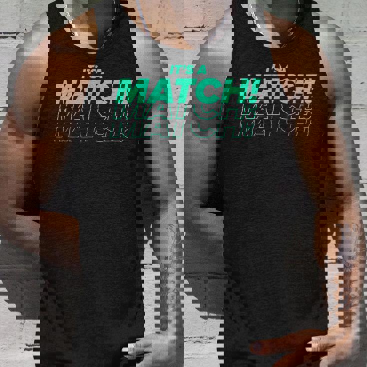 It's A Match Tinder デートフックアップ シングル用 面白い タンクトップ 彼への贈り物