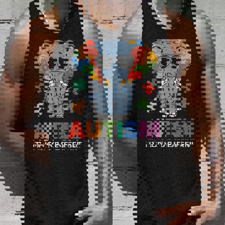 It's Ok To Be Different Awareness Elephant タンクトップ 彼への贈り物