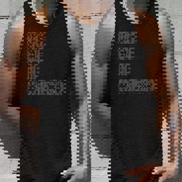 Peace Love And Compassion シャツ インスピレーションを与える引用 レトロ タンクトップ 彼への贈り物