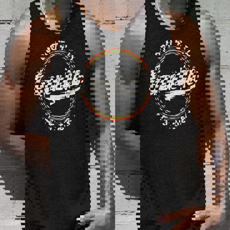 Promoted To Grandpa 2026 oon To Be Grandpa Est 2026 タンクトップ 彼への贈り物