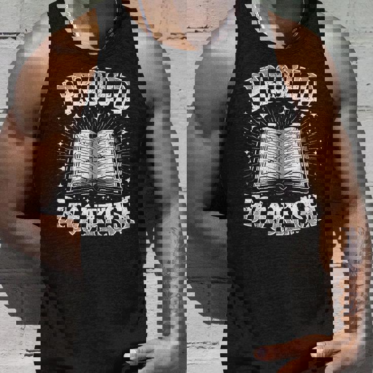 Proud Bookish Open Book Reading愛好家。 タンクトップ 彼への贈り物