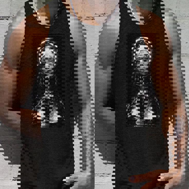 Snirt Hot Nun モチーフ 修道女 中指 タンクトップ 彼への贈り物