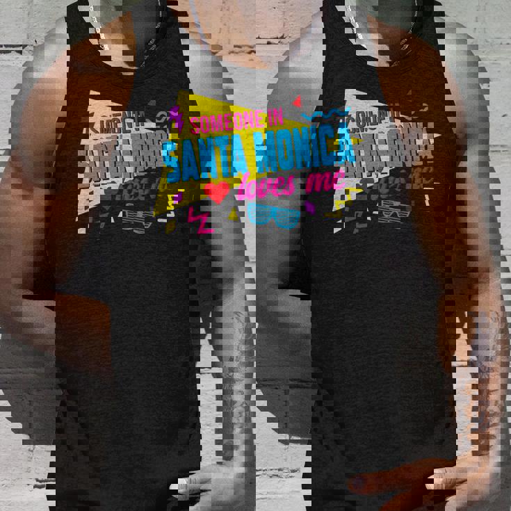 Someone Inanta Monica Loves Me 80S サンタモニカの誰かが私に80年代を愛しています 長袖tシャツ タンクトップ 彼への贈り物