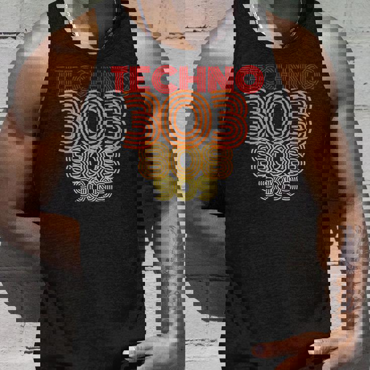 Synthesizer Techno 303 808 909 For Fans Of Analogueounds タンクトップ 彼への贈り物