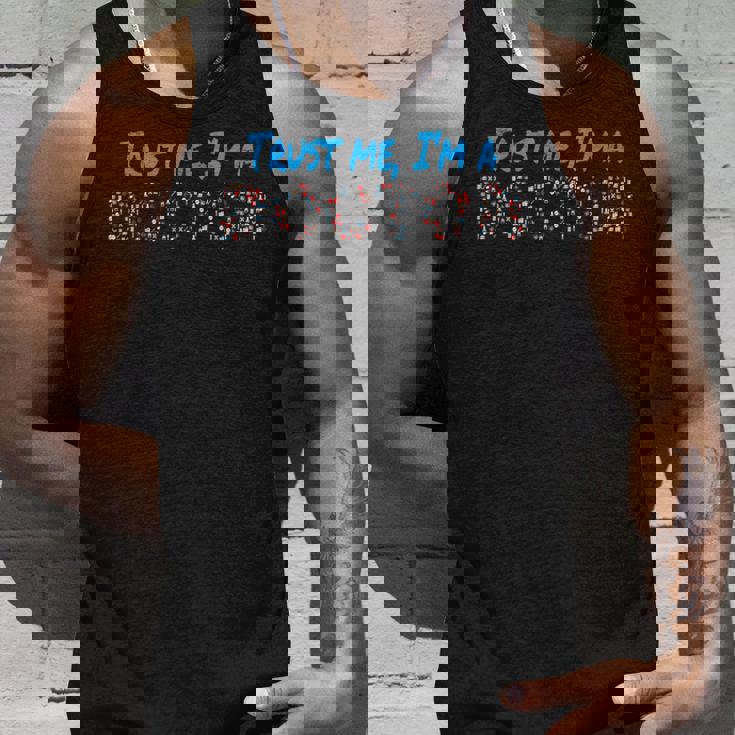 Trust Me I'm A Doctor 私を信じて、私は医者だ医師 卒業 博士号 タンクトップ 彼への贈り物