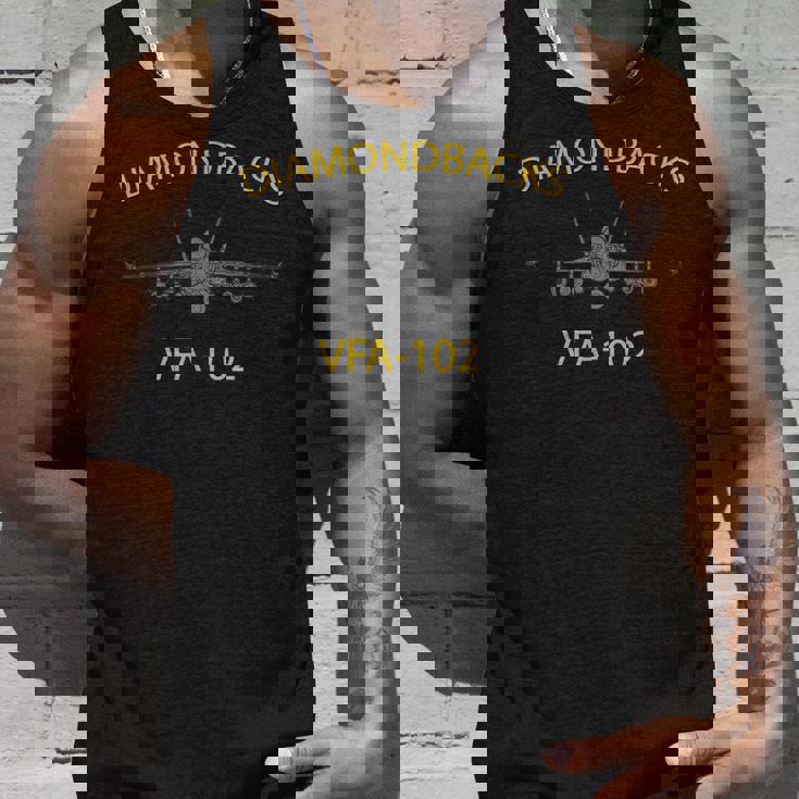 Vfa-102 「ダイヤモンドバックス」飛行隊 F-18 スーパーホーネットtシャツ タンクトップ 彼への贈り物