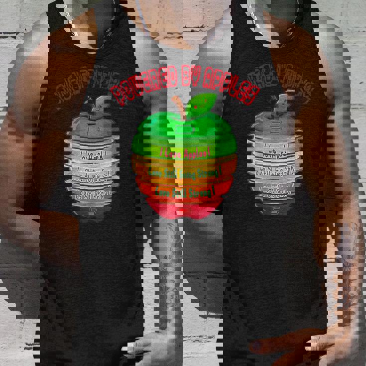 「Powered By Apples（リンゴの力）」リンゴ スライス 充電 バッテリー 残量 おもしろみ 可愛い タンクトップ 彼への贈り物