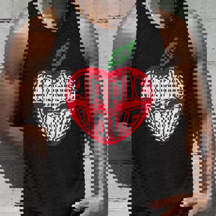 「Red Apple Fresh Fruit 」 ハート型 Love りんご フルーツ ユニークデザイン 長袖tシャツ タンクトップ 彼への贈り物