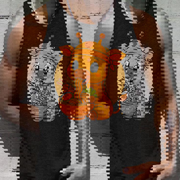 カワイイキリン食べるラーメングラフィック 日本のキリングラフィック タンクトップ 彼への贈り物