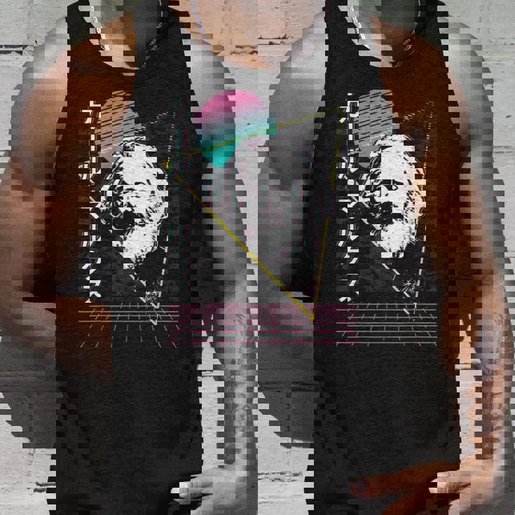 カール・マルクス 共産主義 共産主義 ヴェイパーウェーブ 美学 レトロ 80年代 タンクトップ 彼への贈り物