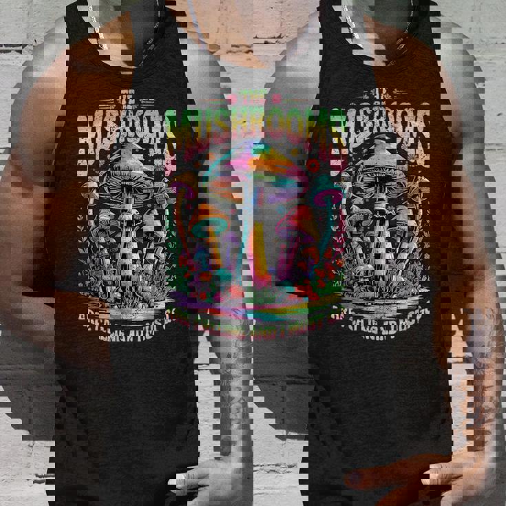 キノコはカラフルなサイケデリックな森の風景を呼んでいます。 タンクトップ 彼への贈り物