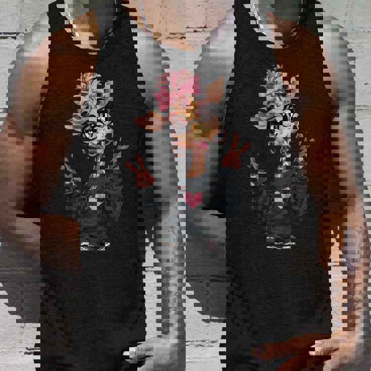 キリンガール ダブルピースサイン ピンク リボン ポップ グラフィック 遊び心のある 長袖tシャツ タンクトップ 彼への贈り物