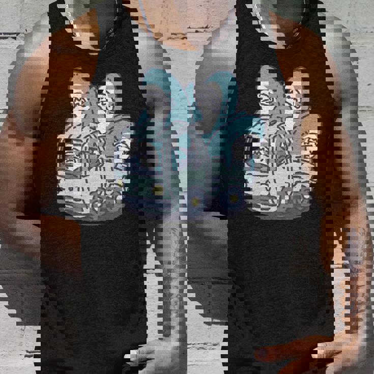 サメがたくさんトラックに 長袖tシャツ タンクトップ 彼への贈り物