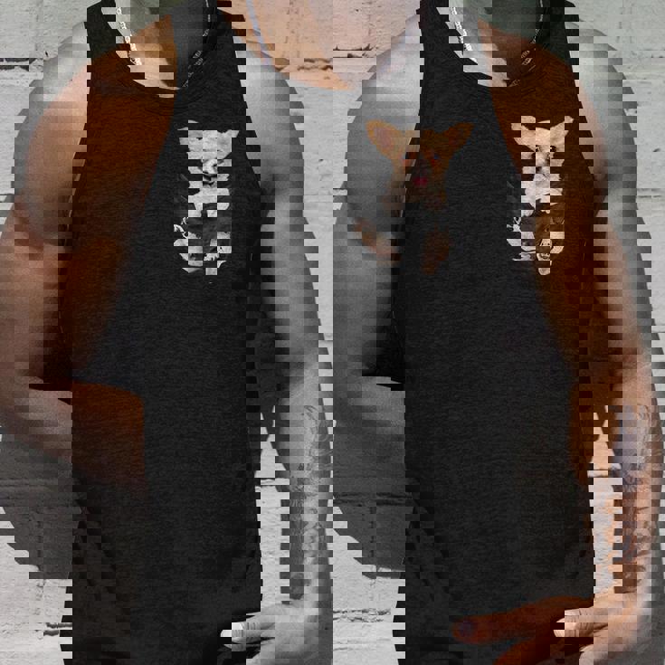 チワワ愛好家のためのあなたのポケットの中の面白いチワワ タンクトップ 彼への贈り物