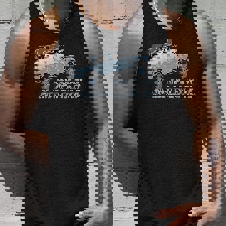 ディフェンダー ルーフテント オフロード 4X4 トラベル 乗り物 ギフト 面白い タンクトップ 彼への贈り物