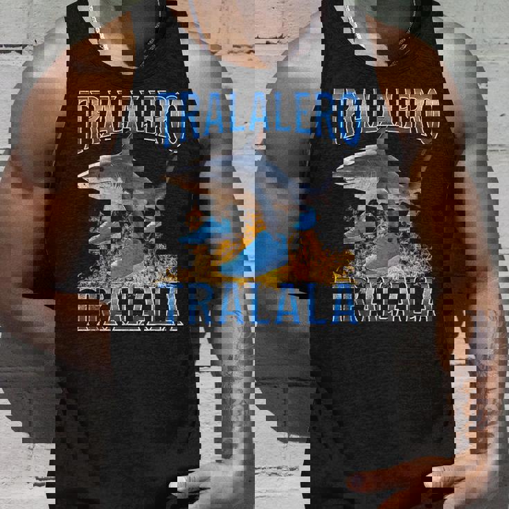 トララレロトララーラシャークミーム タンクトップ 彼への贈り物