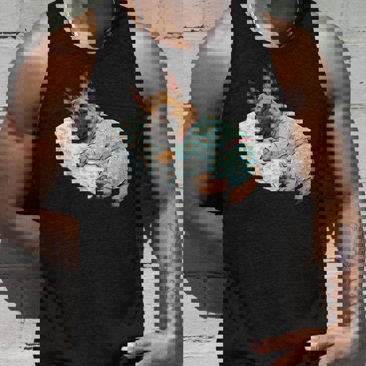 パジャマで寝ているかわいいベルギーのマリノア犬就寝アート 長袖tシャツ タンクトップ 彼への贈り物