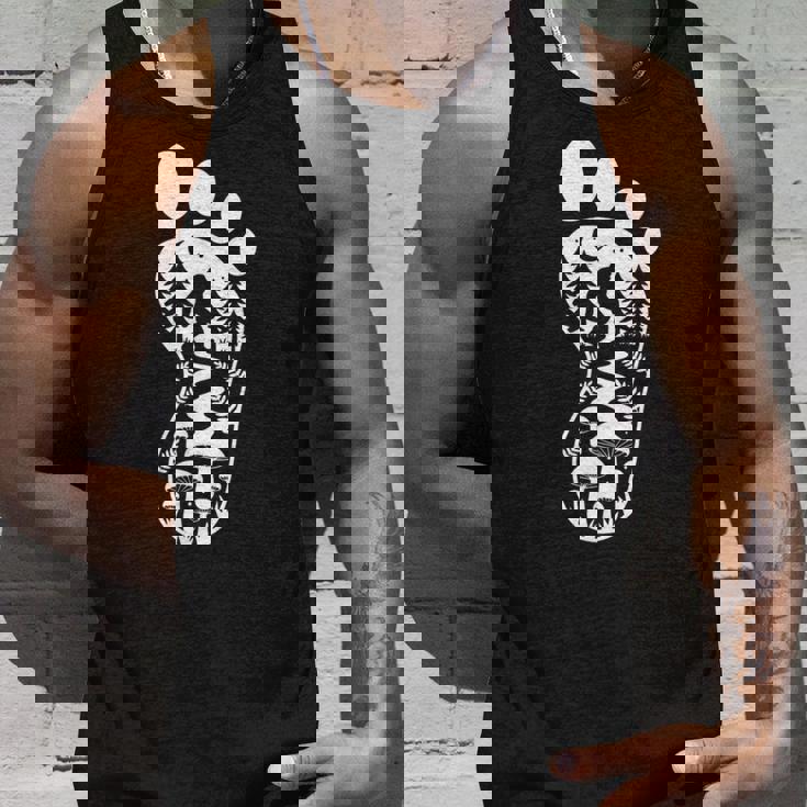 ビッグフット フットプリント 森 自然 キノコ サスカッチ タンクトップ 彼への贈り物