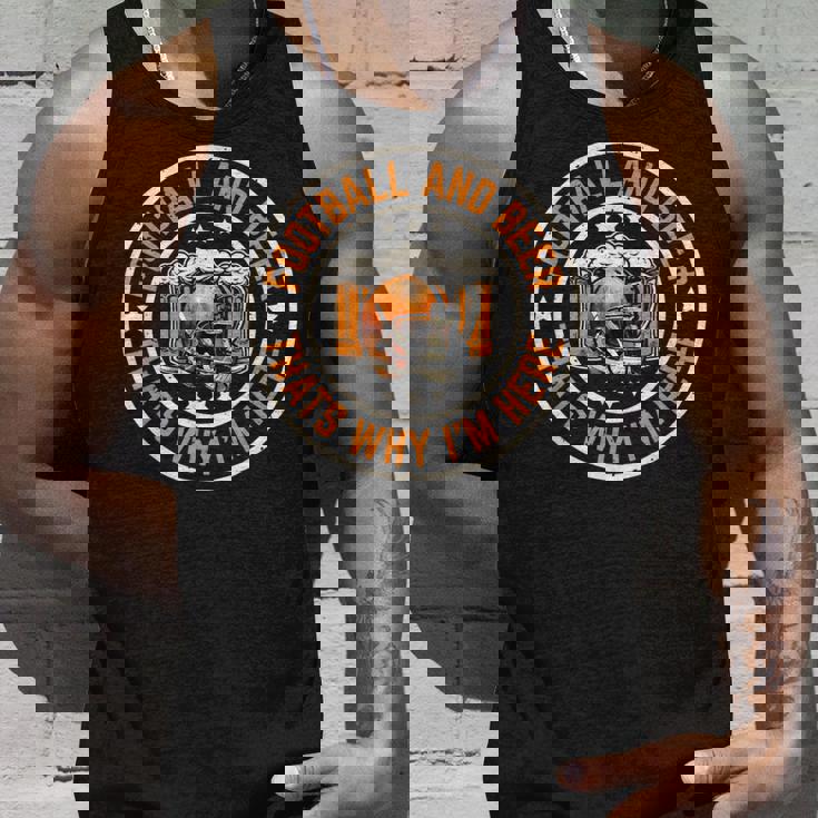 フットボールとビール、それが私がここにいる理由です アメリカンフットボール タンクトップ 彼への贈り物