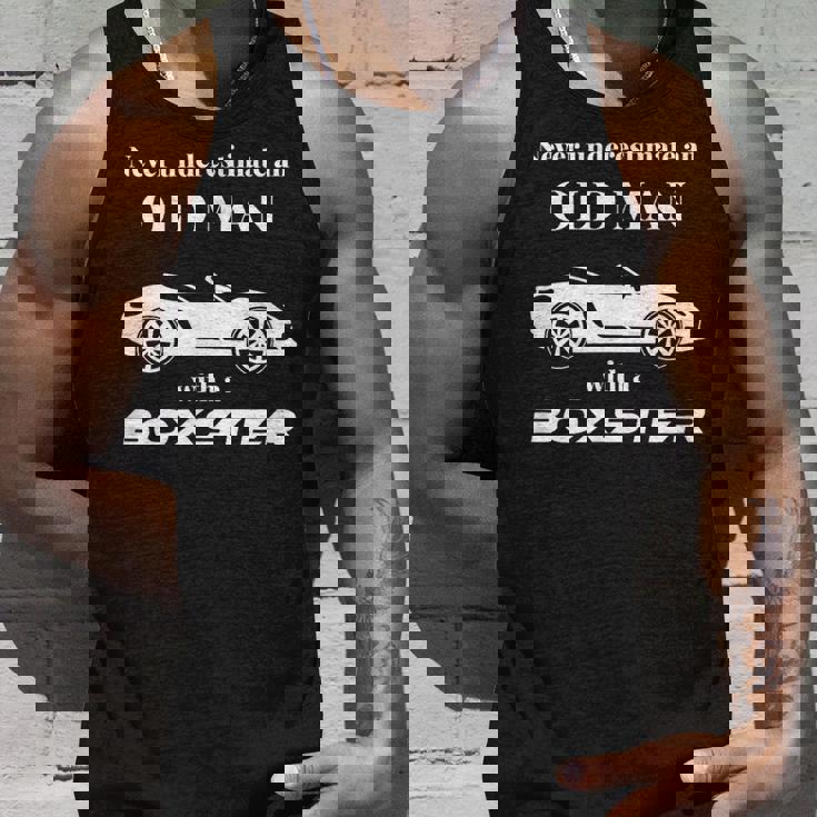 ボクスターを持った老人を決して過小評価しないでください。 タンクトップ 彼への贈り物