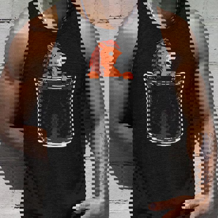 ポケットの中のかわいい馬 タンクトップ 彼への贈り物