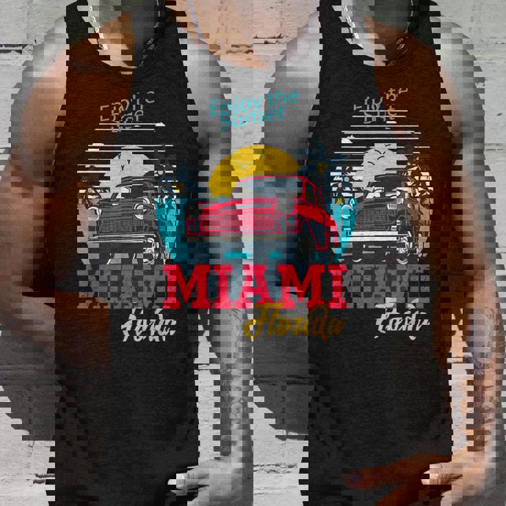 マイアミビーチtシャツ、マイアミ半袖グラフィックデザイン。 タンクトップ 彼への贈り物