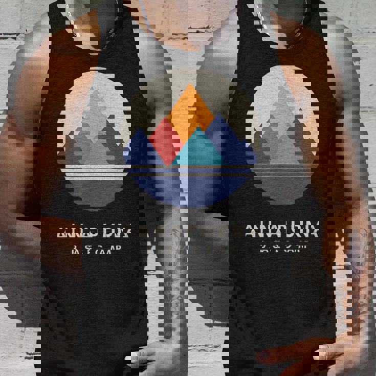 ミニマルなアンナプルナベースキャンプ 山モチーフ ハイキング タンクトップ 彼への贈り物