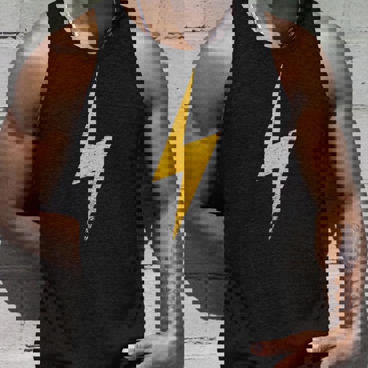 ライトニングボルトグランジを使用したミニマリストデザイン。 タンクトップ 彼への贈り物