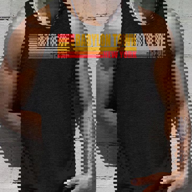レッド レトロ ヴィンテージ バビロン タウン ニューヨーク州 Ny 長袖tシャツ タンクトップ 彼への贈り物