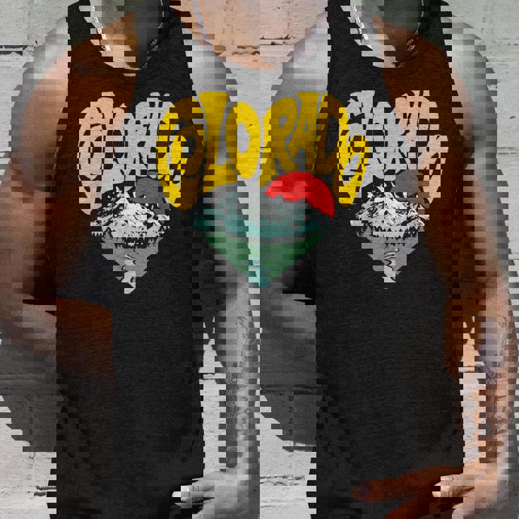 レトロ コロラド州 アウトドア 自然 恋人 ハート 山脈 グラフィック タンクトップ 彼への贈り物