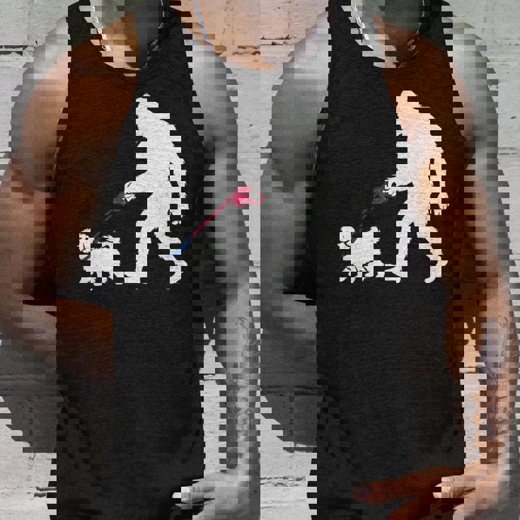 レトロ ビッグフット ウォーキング マルチーズ 犬 面白い サスカッチ 長袖tシャツ タンクトップ 彼への贈り物