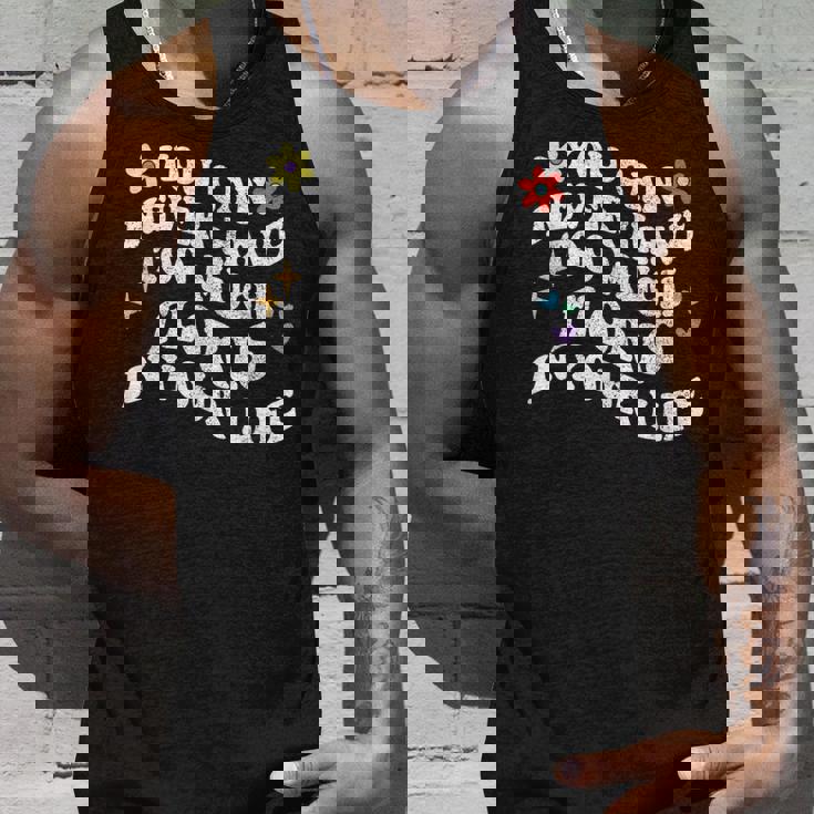 レトログルーヴィー。人生でフローリスが多すぎることはありません。 タンクトップ 彼への贈り物