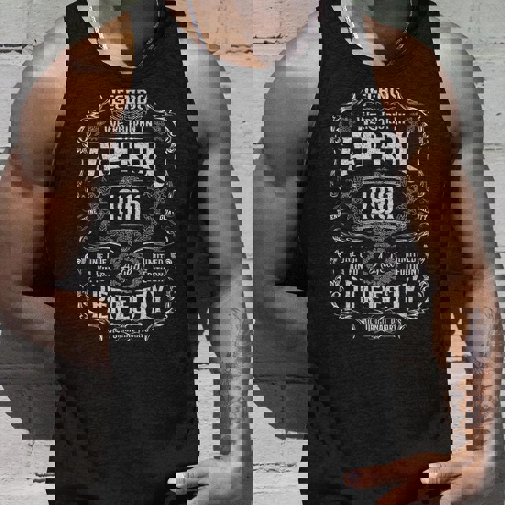 ヴィンテージ65歳の誕生日レジェンドは1961年4月に誕生しました。 タンクトップ 彼への贈り物