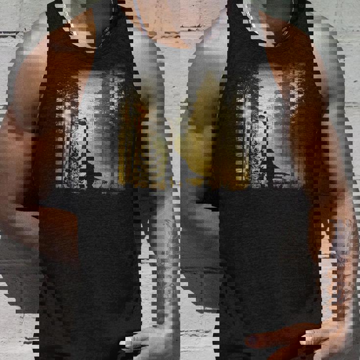 夜明けの竜脚類恐竜の森 リアルなグラフィックデザイン タンクトップ 彼への贈り物