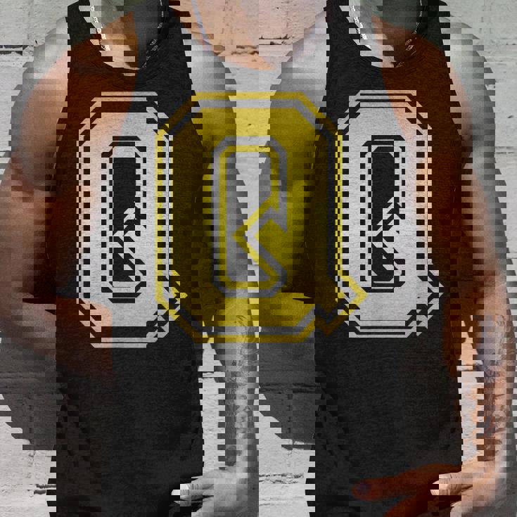 大文字 Q プリントされた明るいスタイルのデザイン。 タンクトップ 彼への贈り物