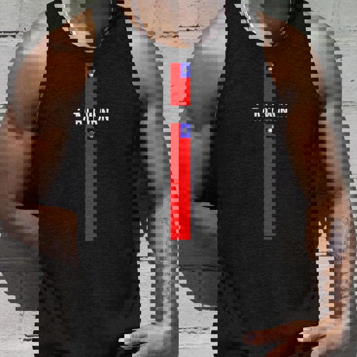 大文字で「Taiwan」の文字が入った縦型台湾国旗 タンクトップ 彼への贈り物