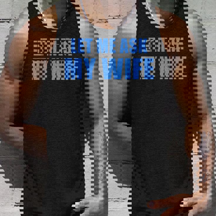 妻に聞いてみよう—彼女は面白い結婚ジョークを言わなかった タンクトップ 彼への贈り物