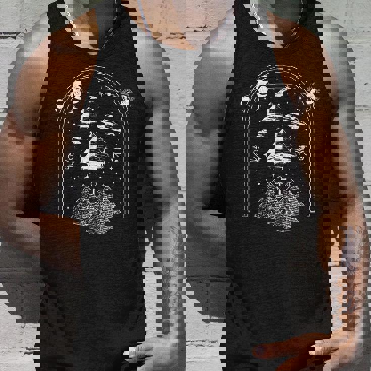 宇宙人 陰謀論 I Ufo I 古代エジプトのピラミッド タンクトップ 彼への贈り物