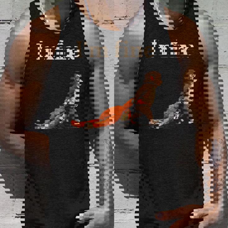 悲しい猿のパンチミームとオレンジのおもちゃで私は元気です タンクトップ 彼への贈り物