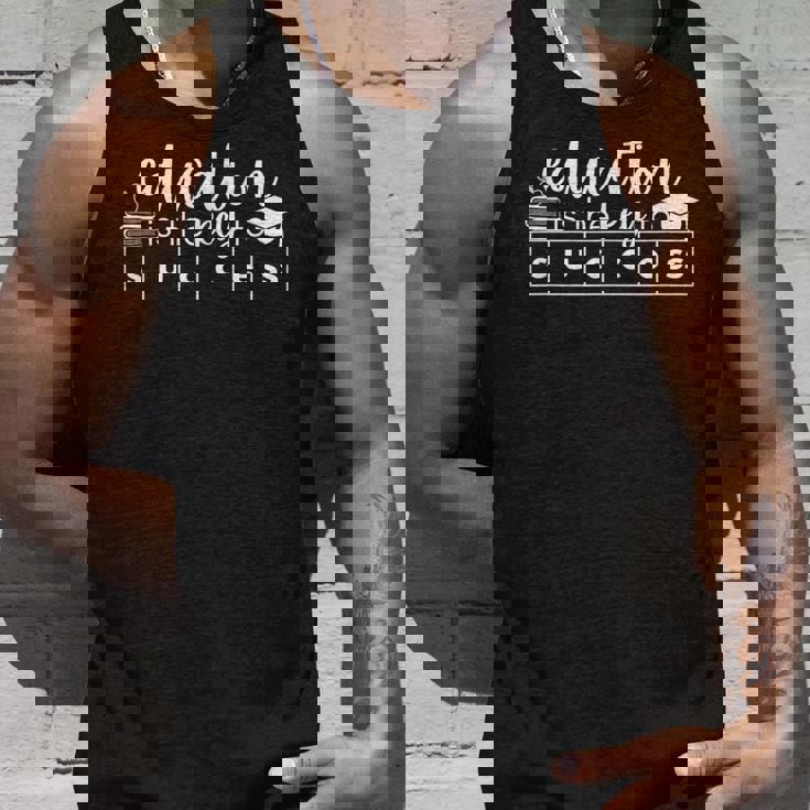 教育は成功への鍵 タンクトップ 彼への贈り物