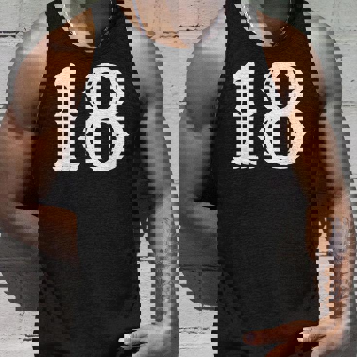 数字 18 インチ 白 大 太字 アメリカ 西部 スタイル フォント タンクトップ 彼への贈り物