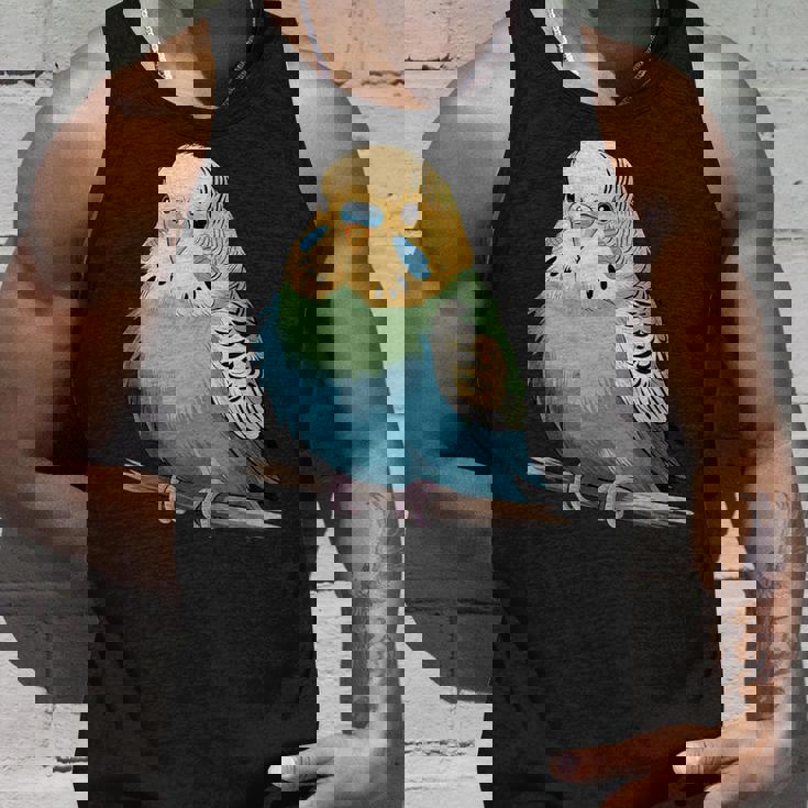 枝に腰掛けたチャーミングなセキセイインコ タンクトップ 彼への贈り物